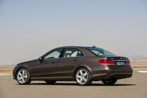 La Mercedes Classe E s'offre un design plus affirmé et des moteurs plus efficients