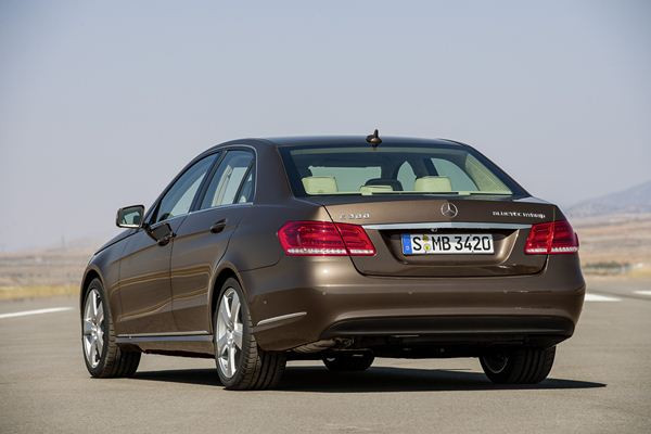 La Mercedes Classe E s'offre un design plus affirmé et des moteurs plus efficients