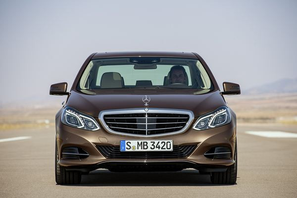 La Mercedes Classe E s'offre un design plus affirmé et des moteurs plus efficients