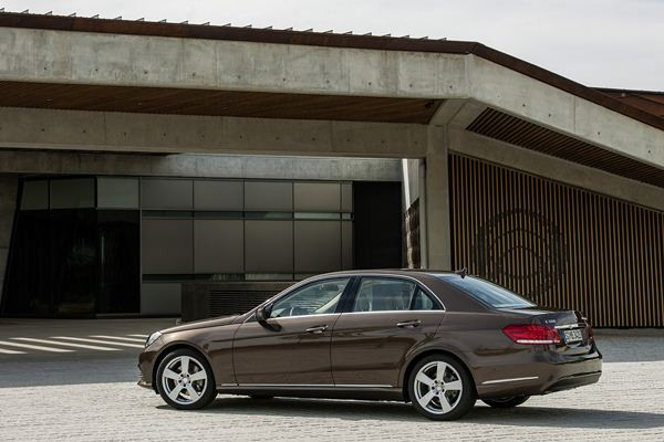 La Mercedes Classe E s'offre un design plus affirmé et des moteurs plus efficients