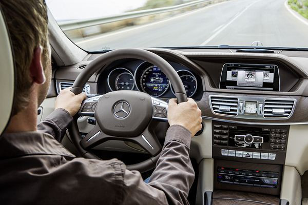 La Mercedes Classe E s'offre un design plus affirmé et des moteurs plus efficients