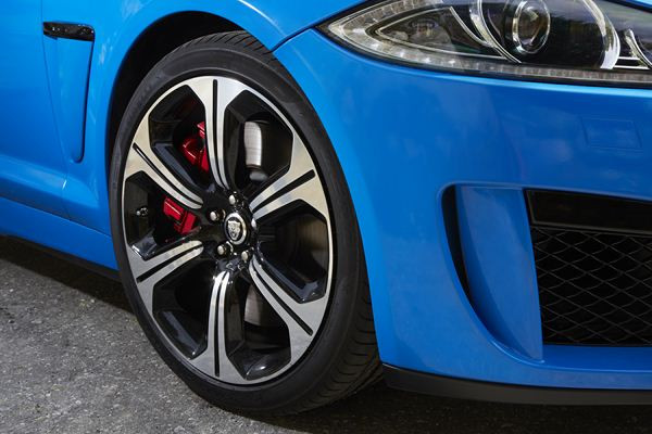 Jaguar présente la berline la plus puissante de son histoire