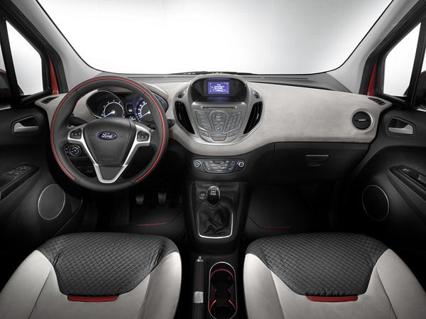 Ford présente le nouveau Ford Tourneo Courier au salon de Genève
