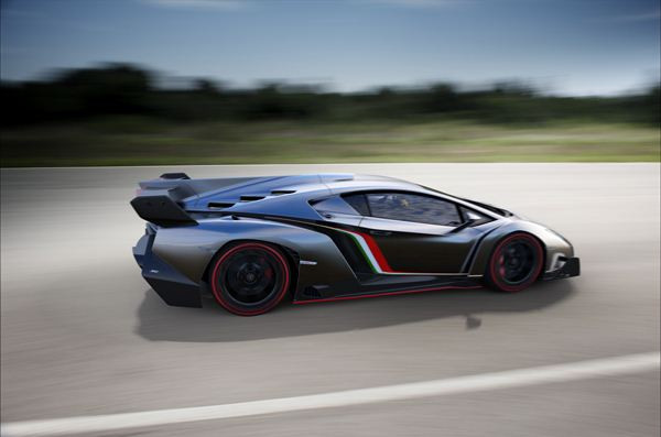 Une Lamborghini Veneno de 750 ch pour les 50 ans de la marque