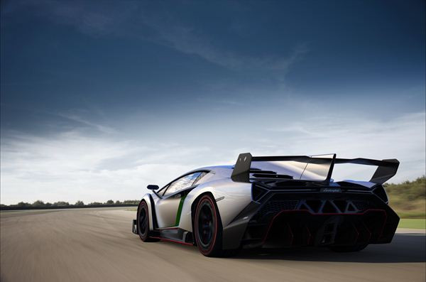 Une Lamborghini Veneno de 750 ch pour les 50 ans de la marque