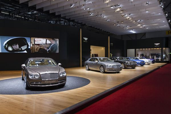 La nouvelle berline de luxe Bentley Flying Spur fait son entrée à l'occasion du salon de Genève
