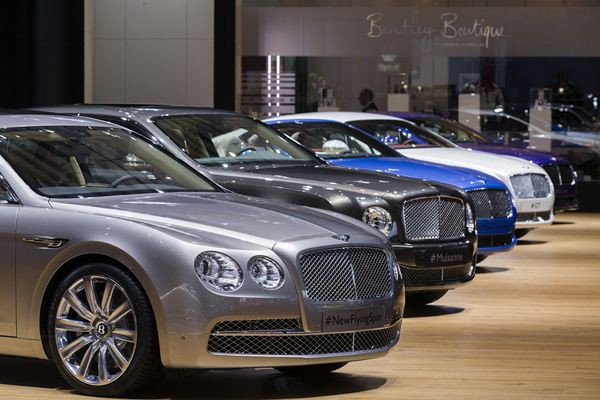 La nouvelle berline de luxe Bentley Flying Spur fait son entrée à l'occasion du salon de Genève