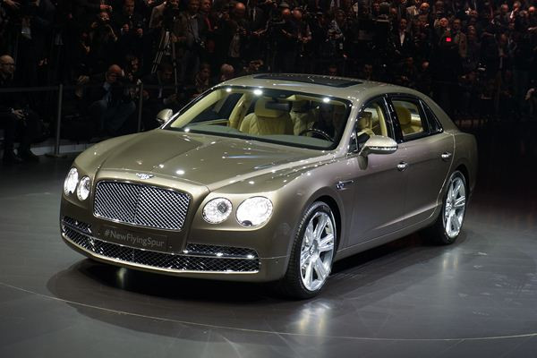 La nouvelle berline de luxe Bentley Flying Spur fait son entrée à l'occasion du salon de Genève