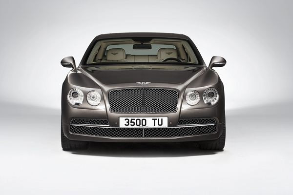 La nouvelle berline de luxe Bentley Flying Spur fait son entrée à l'occasion du salon de Genève