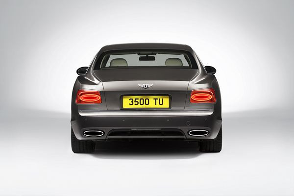 La nouvelle berline de luxe Bentley Flying Spur fait son entrée à l'occasion du salon de Genève