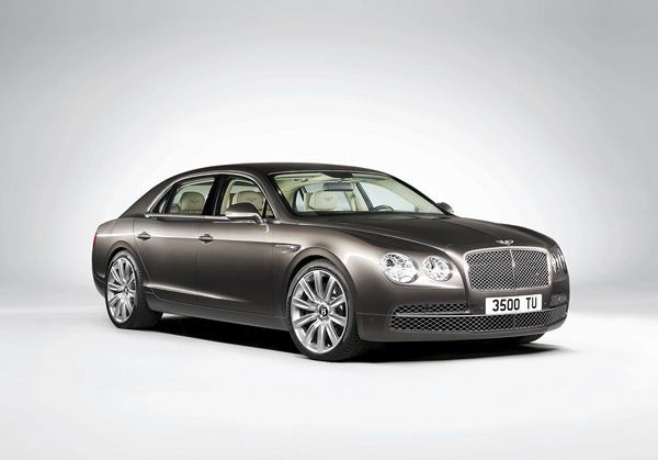 La nouvelle berline de luxe Bentley Flying Spur fait son entrée à l'occasion du salon de Genève