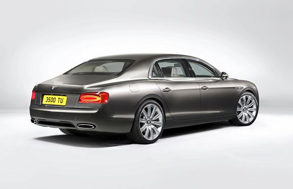 La nouvelle berline de luxe Bentley Flying Spur fait son entrée à l'occasion du salon de Genève