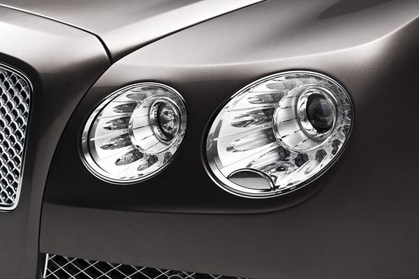 La nouvelle berline de luxe Bentley Flying Spur fait son entrée à l'occasion du salon de Genève