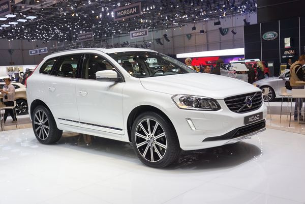 Le Volvo XC60 s'offre des retouches stylistiques et de nouvelles fonctionnalités