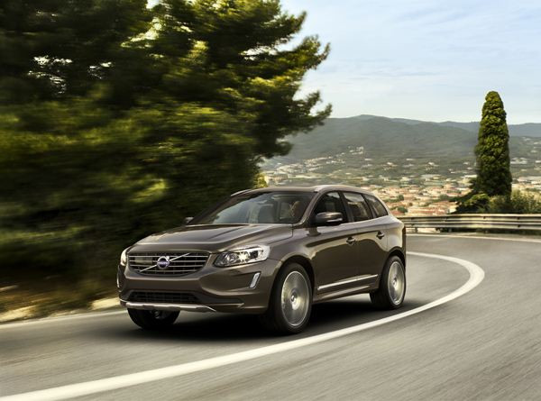 Le Volvo XC60 s'offre des retouches stylistiques et de nouvelles fonctionnalités