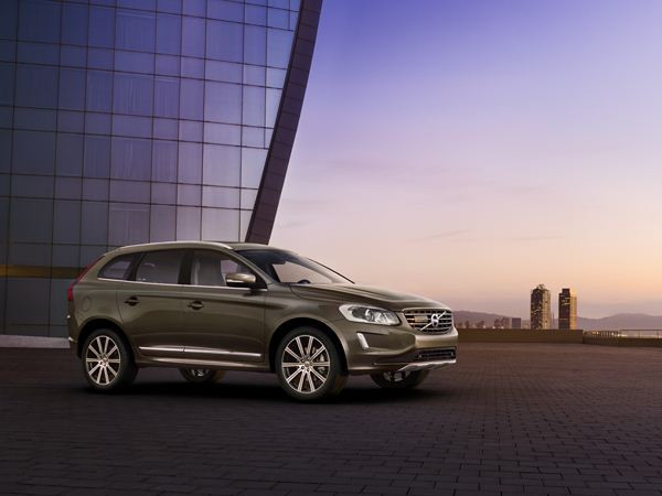Le Volvo XC60 s'offre des retouches stylistiques et de nouvelles fonctionnalités