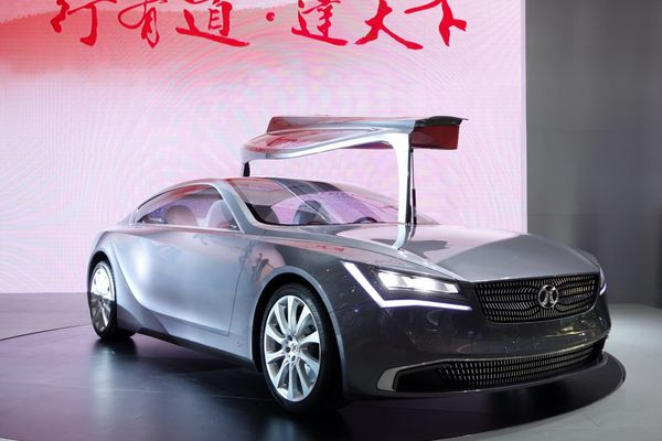 Le 15ème salon automobile de Shanghai ouvre ses portes au public