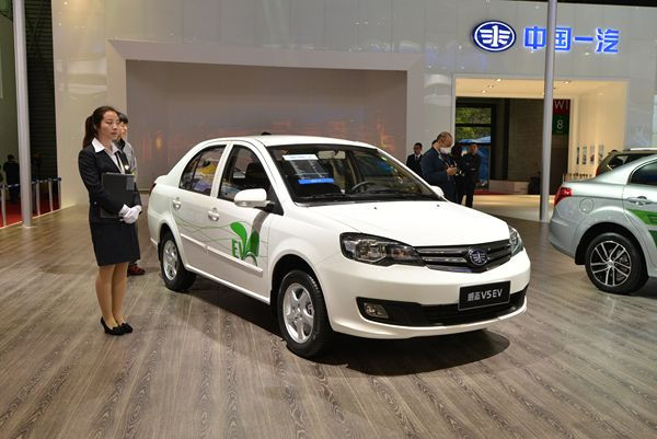 Le 15ème salon automobile de Shanghai ouvre ses portes au public
