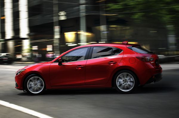 Mazda lève le voile sur sa nouvelle berline compacte mondiale