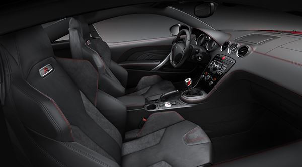 Le coupé sportif Peugeot RCZ passe en mode R