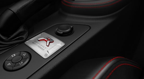 Le coupé sportif Peugeot RCZ passe en mode R