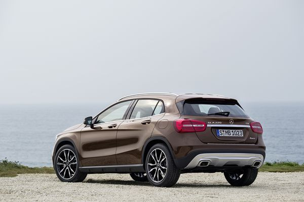 Une Mercedes GLA aux formes épurées et sensuelles