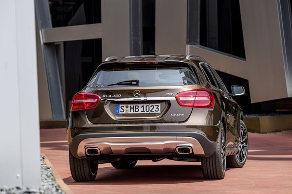 Une Mercedes GLA aux formes épurées et sensuelles
