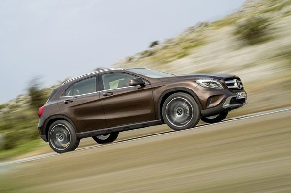 Une Mercedes GLA aux formes épurées et sensuelles