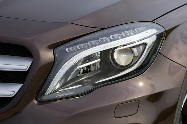 Une Mercedes GLA aux formes épurées et sensuelles