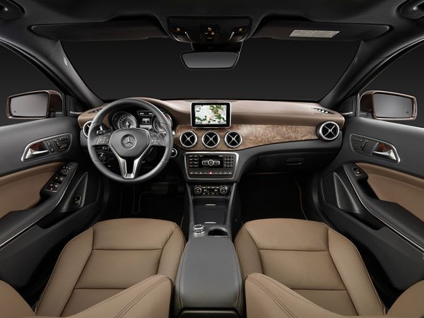 Une Mercedes GLA aux formes épurées et sensuelles