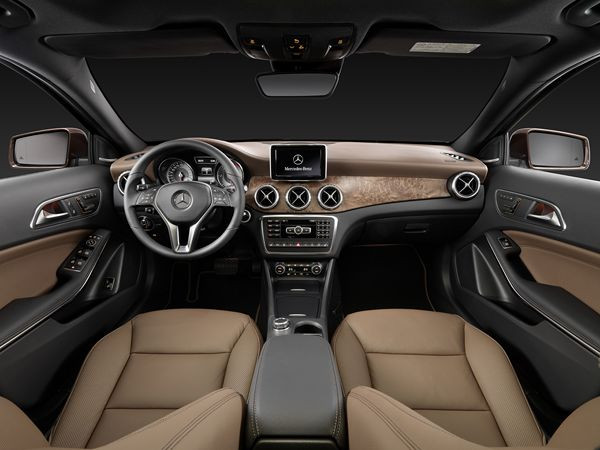 Une Mercedes GLA aux formes épurées et sensuelles