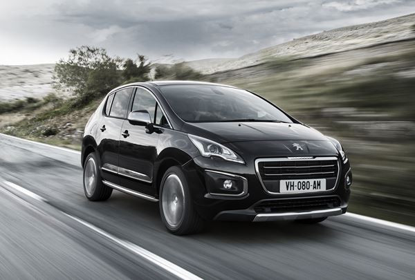 Le crossover compact Peugeot 3008 s'offre un nouveau regard