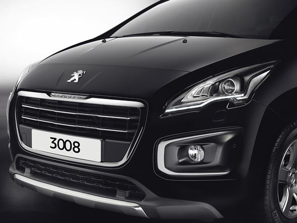 Le crossover compact Peugeot 3008 s'offre un nouveau regard