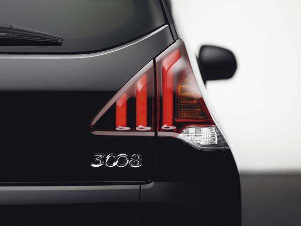 Le crossover compact Peugeot 3008 s'offre un nouveau regard