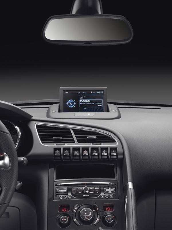 Le crossover compact Peugeot 3008 s'offre un nouveau regard