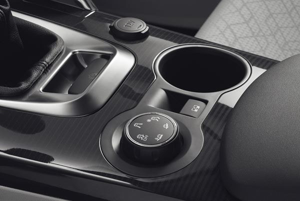 Le crossover compact Peugeot 3008 s'offre un nouveau regard