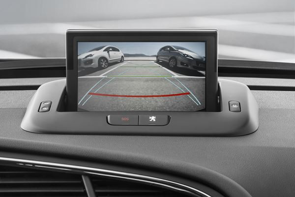 Le crossover compact Peugeot 3008 s'offre un nouveau regard