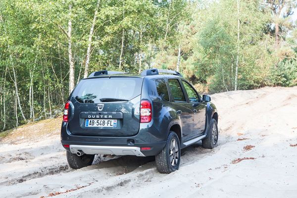 Le Dacia Duster évolue pour accentuer les codes du 4x4