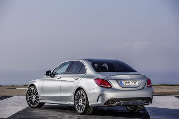 Une nouvelle Classe C de Mercedes-Benz aux lignes claires et sensuelles