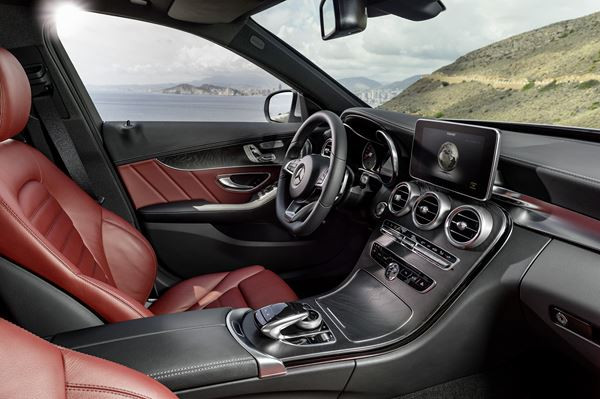Une nouvelle Classe C de Mercedes-Benz aux lignes claires et sensuelles