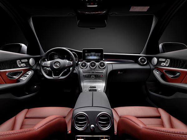 Une nouvelle Classe C de Mercedes-Benz aux lignes claires et sensuelles