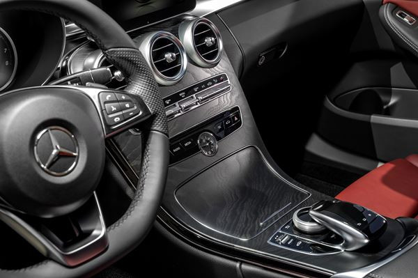 Une nouvelle Classe C de Mercedes-Benz aux lignes claires et sensuelles