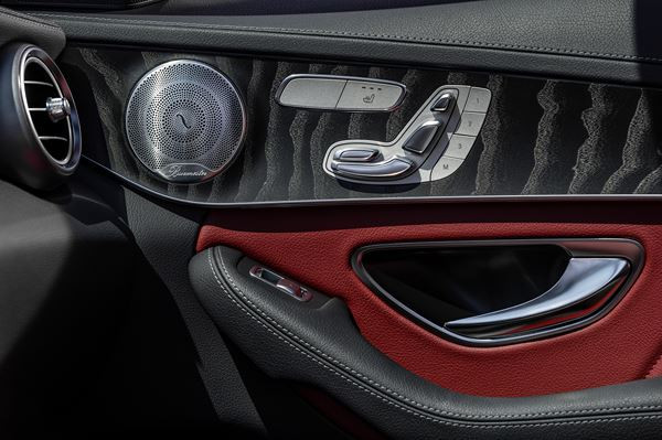 Une nouvelle Classe C de Mercedes-Benz aux lignes claires et sensuelles