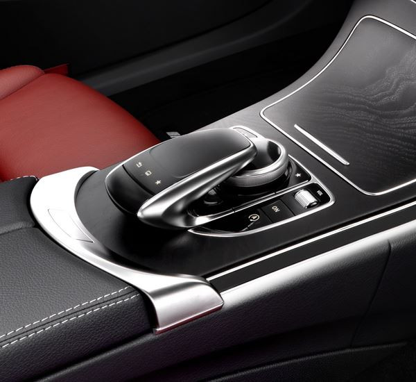 Une nouvelle Classe C de Mercedes-Benz aux lignes claires et sensuelles