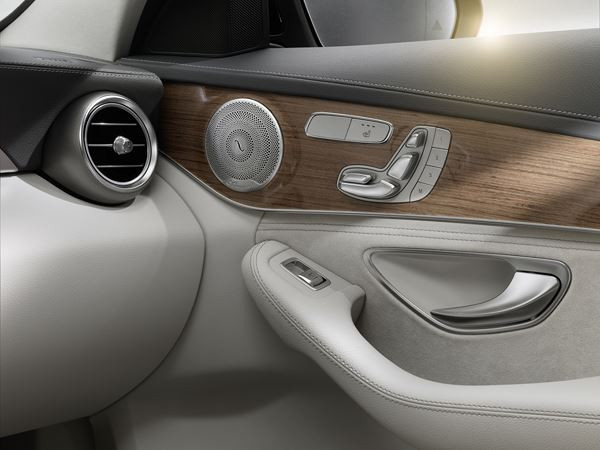 Une nouvelle Classe C de Mercedes-Benz aux lignes claires et sensuelles