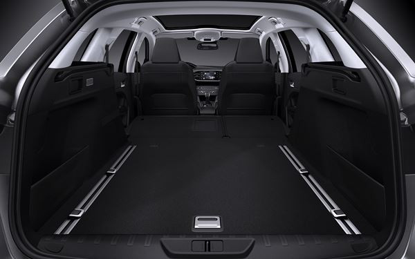 Le nouveau break compact Peugeot 308 SW entre en scène