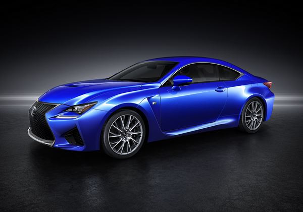Le coupé haute performance Lexus RC F à moteur V8 développe plus de 450 ch