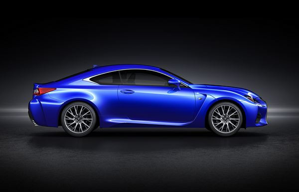 Le coupé haute performance Lexus RC F à moteur V8 développe plus de 450 ch