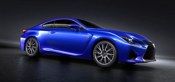 Le coupé haute performance Lexus RC F à moteur V8 développe plus de 450 ch
