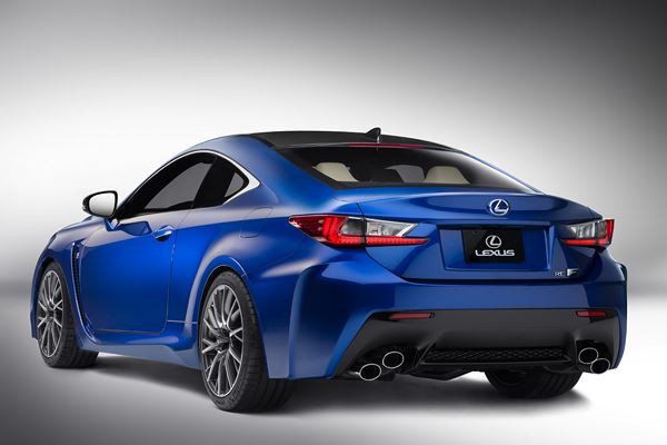 Le coupé haute performance Lexus RC F à moteur V8 développe plus de 450 ch